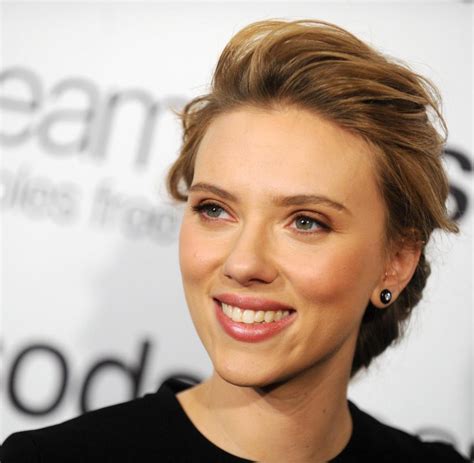 Want to discover art related to scarlettjohansson? Schauspielerin: Scarlett Johansson, das sexy ...