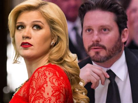 Ex de Kelly Clarkson supostamente disse que não era sexy o suficiente