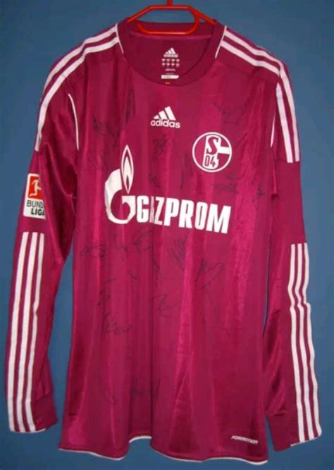 Working hard and looking forward to help my team soon! FC Schalke 04 Third football shirt 2011 - 2012. Added on ...