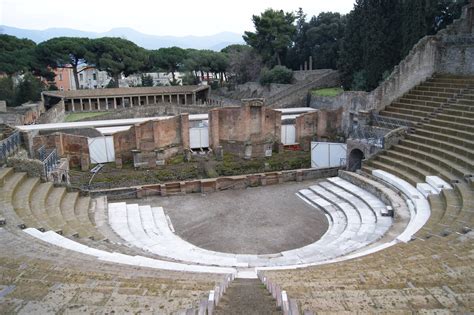 Scavi Di Pompei Il Teatro Grande Riapre I Battenti Charme