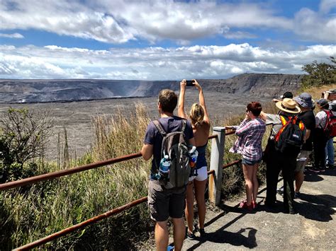 Video Visitors Crowd Reopened Hawaii Volcanoes National Park