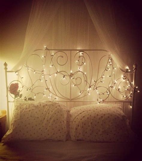 10 ways to use fairy lights in your bedroom decor ~ fairy lights bedroom fairy