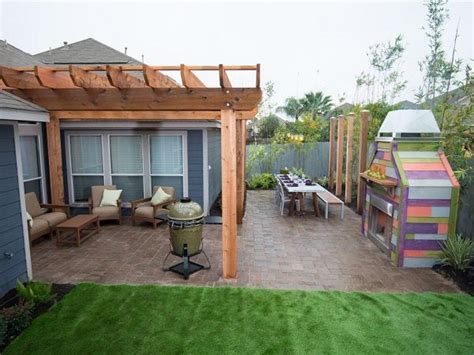 Have fun skating and playing hockey this winter in your very own backyard! 30 Small Backyard Ideas That Will Make Your Backyard Look Big