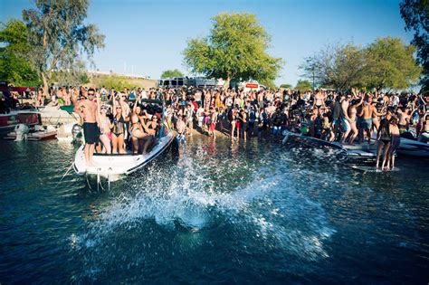 National health officials are advising against gatherings of 10 or more people. Kathy Loghry Blogspot: Spring Break Part 4, Lake Havasu!!
