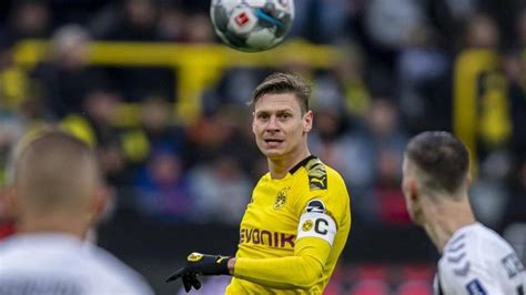 Łukasz piotr piszczek (polish pronunciation: BVB-Vizekapitän Piszczek: "Junge Spieler sind schnell sauer"