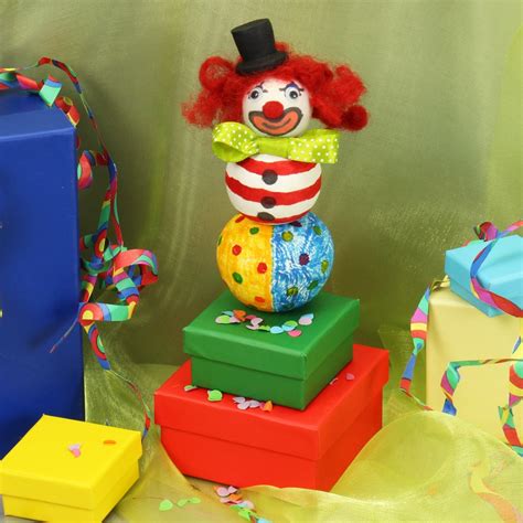 August der clown ist nicht nur eine faschingsdekoration. Clown basteln