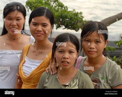 group-of-women-city-of-hanoi-vietnam-stock-photo-alamy