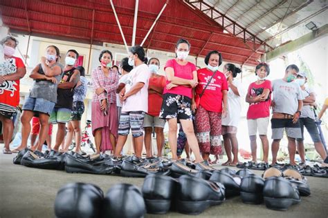 dswd eastern visayas gives sm donated shoes to ty “odette” affected 4ps families in s leyte