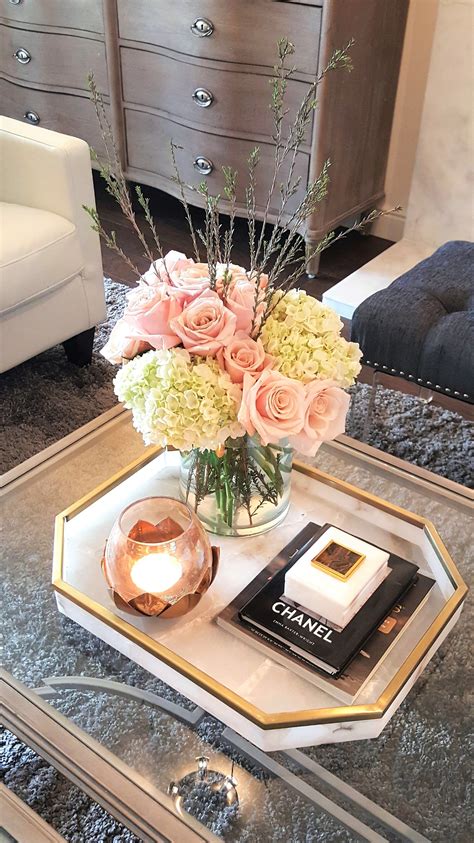 Easy and Elegant Vignette with Hydrangeas | Coffe table decor, Coffee