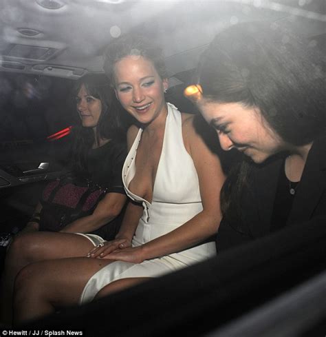 Jennifer Lawrence Insists She S Not Right For Social Media Daily Mail