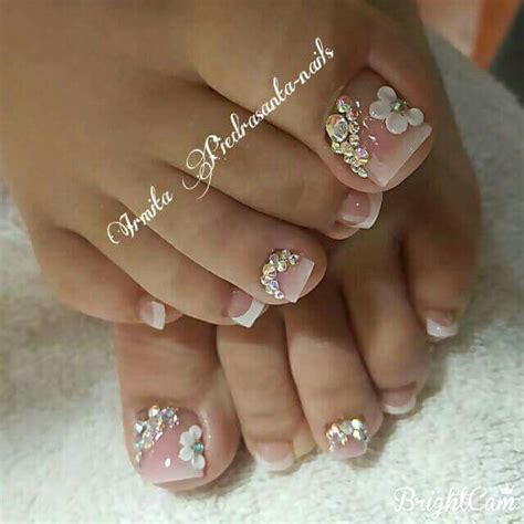 La imagen anterior muestra una imagen con un diseño de uñas para decorar las uñas de los pies muy. Ghim của Catherine trên Beautiful Nail Designs | Móng chân, Móng tay, Nghệ thuật móng chân
