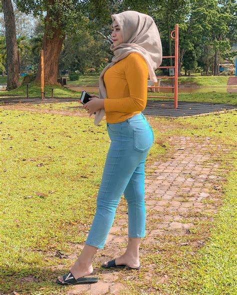 Pin By Arif On Fesyen Hijab Gaya Hijab Jeans Wanita Wanita Berlekuk