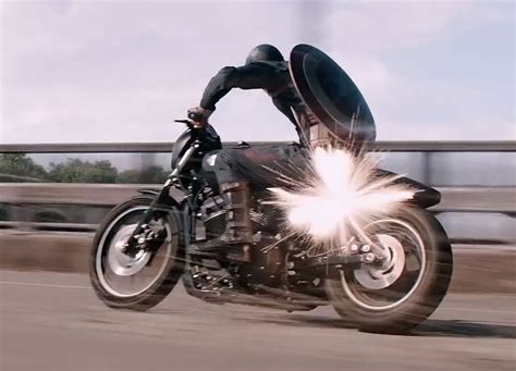 Harley has a joint partnership with marvel comics and their bikes have appeared in several movies over the past few years. Une Harley Street 750 pour Captain America