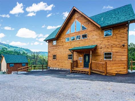 Smoky Mountain Dream Cabin In Gatlinburg W 5 Br Sleeps12