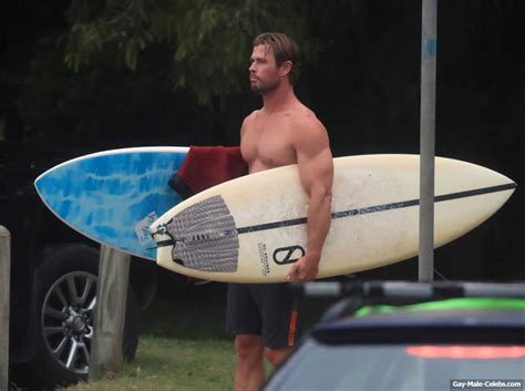Free Chris Hemsworth Shirtless And Viewing His Muscle The Gay Gay