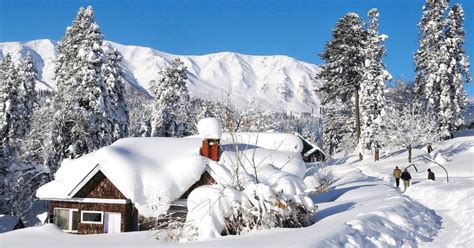 Witness Your First Snowfall At These 5 Beautiful Hill Stations In India
