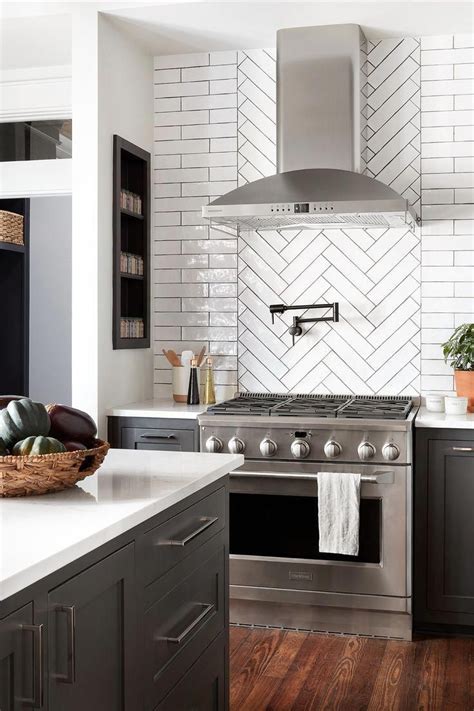 The choice for backsplash, whether for behind the range or for the entire area, is quite overwhelming. Ideas for Herringbone Pattern in Remodel, Renovation or ...