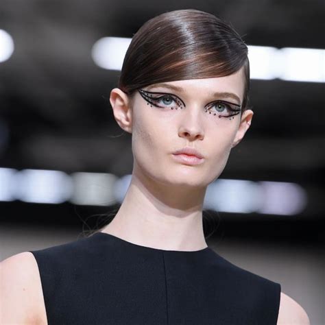 the best hair and makeup looks from paris fashion week cool hairstyles hair makeup fall