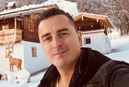 Andreas gabalier bezeichnet sich selbst als volksrock'n' roller, aktuell entwickelt er sich allerdings mehr zum bad boy der volksmusik, der immer wieder aneckt. Gabalier knöpft sich linke Chefredakteure vor - UnserTirol24