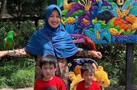 10 potret terbaru maissy mantan penyanyi cilik kini jadi dokter dan tampil dengan hijab malay