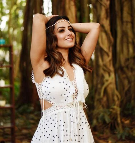 anita hassanandani s dreamy pictures in boho chic look is winning the internet