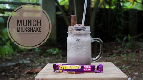 Top this milkshake with your favorite candy and toppings. HOW TO MAKE MUNCH MILKSHAKE??? - YouTube
