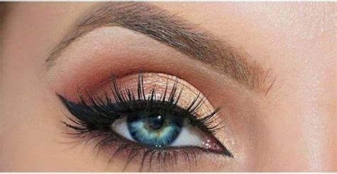 Best Eyeshadow Colors For Blue Eyes To Make Them Pop