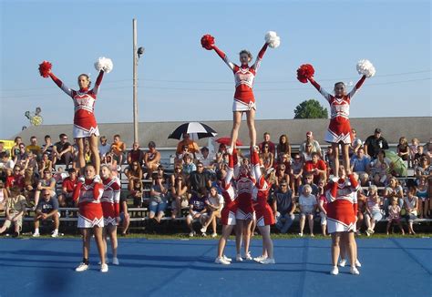 Knox High School Cheer Squad Towers Over Competition