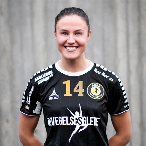 Du kan bruke parenteser, * bak ordet og anførselstegn. Håndballspiller har intervjuet Tuva Ulsaker Høve » Aker