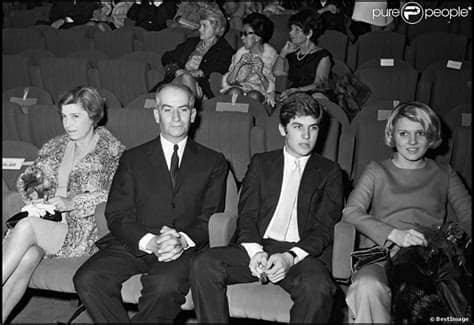 Dédié à son fils olivier, l'album passe du constat social (malbrook et le président, sarajevo et trois extraits du film la rage de l'ange, alors en cours de production et qui sera présenté sur les écrans en 2006) au commentaire amusé (pas fort, entre les draps) pour atteindre au. PHOTOS - Archives - Louis de Funès avec sa femme Jeanne et ...