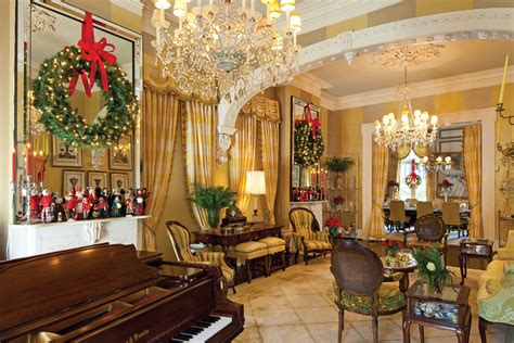 A small budget doesn't have to put a crimp in your decorating plans. New Orleans Home Showcases Yuletide Spirit - Southern Lady Mag