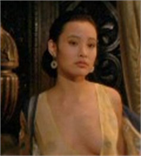 Tina Chen  nackt