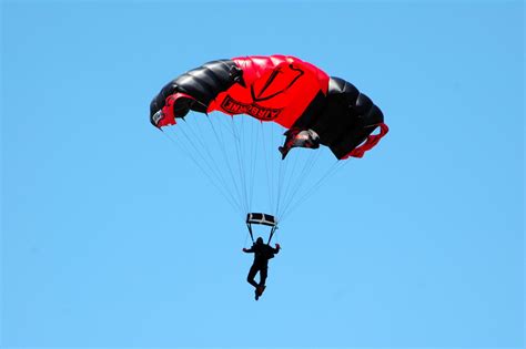 Parachuting In The Sky Hoodoo Wallpaper