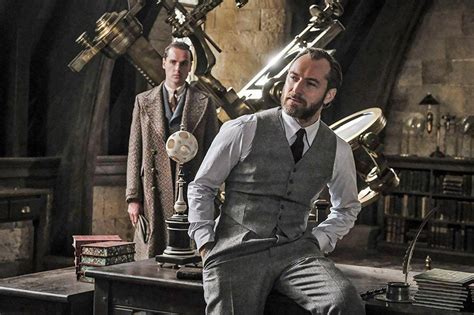 Fans Convinced Fantastic Beasts Two Just Opened Up A Huge Dumbledore