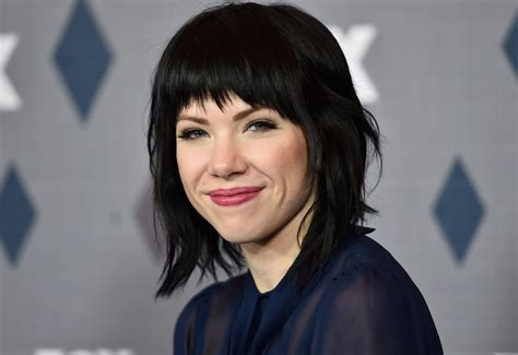 Carly Rae Jepsen Debuts Short Blonde Haircut Twitter Reacts