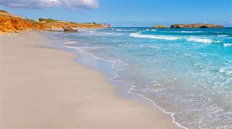 Playa De Santo Tomás Una De Las Playas Más Largas De Menorca