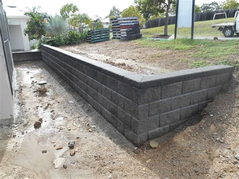 Concrete retaining wall blocks are easy to install and ideal for building soil retaining walls, reclaiming sloped land, reducing erosion and even creating feature garden walls, planter boxes and veggie patches. Australian Retaining Walls Coomera, Heron concrete blocks - Australian Retaining Walls