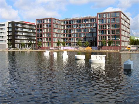Wohnungen findet man bei der immobiliensuche in duisburg in den sieben stadtbezirken mit ihren 46 stadtteilen, in denen derzeit knapp 500.000 duisburger zuhause sind, in nahezu jeder gewünschten größe und ausstattung. Sozialwohnung mieten in Duisburg - WBS-Wohnung