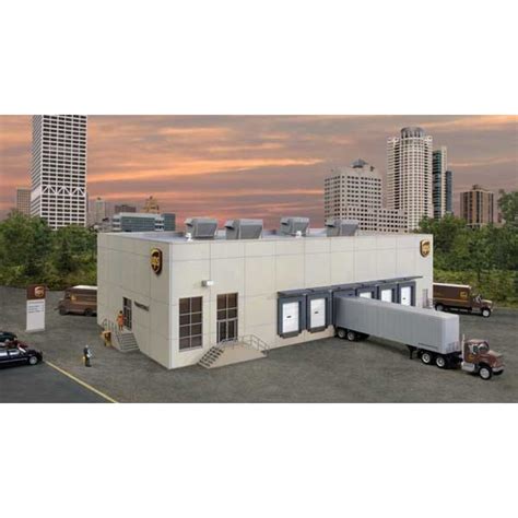 Walthers 9334110 HO UPS Hub with Customer Center Kit - Chuck's Trains