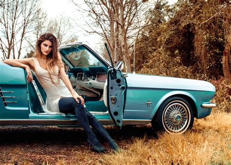 Model Sitting In Vintage Car Wallpaperhd Girls Wallpapers4k