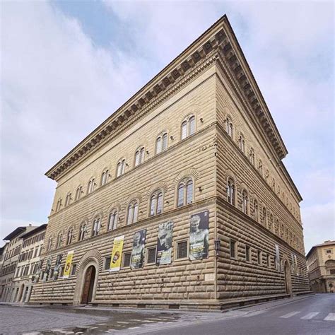 Palazzo strozzi is more than just exhibitions, it's also a workshop for experimenting with new ways of relating to art with activities and events for families, young people and adults. Le Palazzo Strozzi à Florence devient le cadre d'une ...