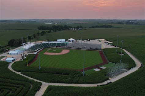 Mlbs Field Of Dreams Ballpark Has Ties To Iowa And The White Sox