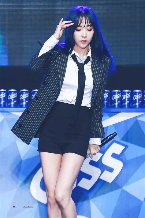 Moonbyul facts and ideal type stage name: MAMAMOO Moonbyul's new hair changes color depending on the ...