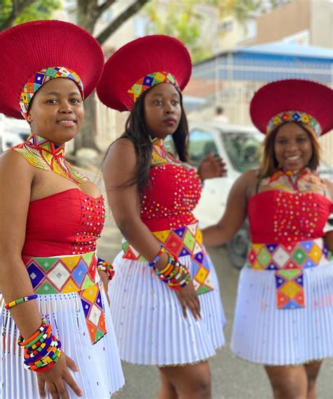 Latest 10 Zulu Attire South Africa Traditional Dresses In 2020 South African Traditional