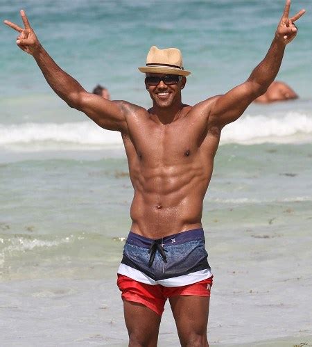 Actor Shemar Moore And His Eggplant Visit The Beach Photos Welcome