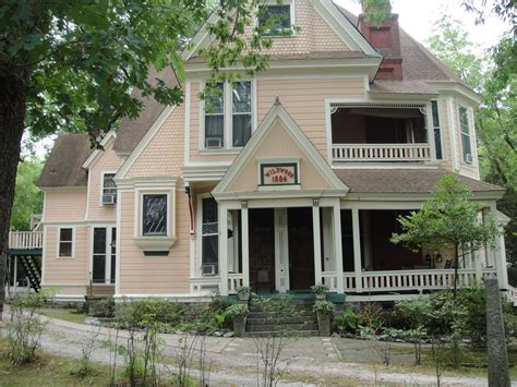 Tinkerbelle's Wildwood 1884 Bed and Breakfast, Hot Springs, AR | Bed