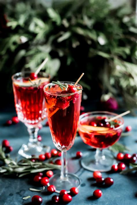 Champain christmas beverages ~ pomegranate rosemary champagne. Christmas mimosa | Recipe | Holiday drinks alcohol, Mimosa ...
