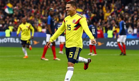 El volante zurdo, que está en el país por el receso de la liga de china, quiere mantenerse en forma no solo para responder con su club, sino pensando en abrir una puerta a la selección de colombia. Juan Fernando Quintero, a la Premier League | La FM