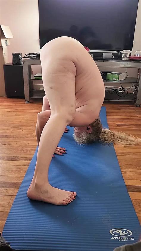 Hot Mature Momma Vee Does Naked Yoga XHamster