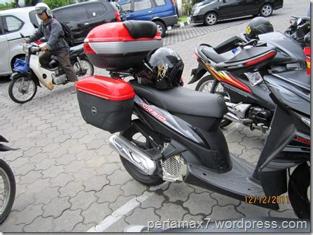 Lihat harga honda beat 2021, spesifikasi, fitur, warna, konsumsi bbm, review redaksi oto. modifikasi honda VARIO model TOURING, BOX GIVI nya WOW - Pertamax7.com